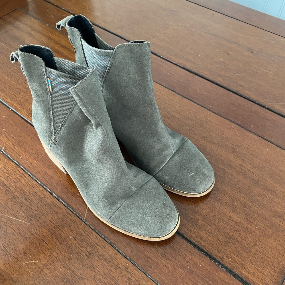 Tom’s Suede Light Green Boots